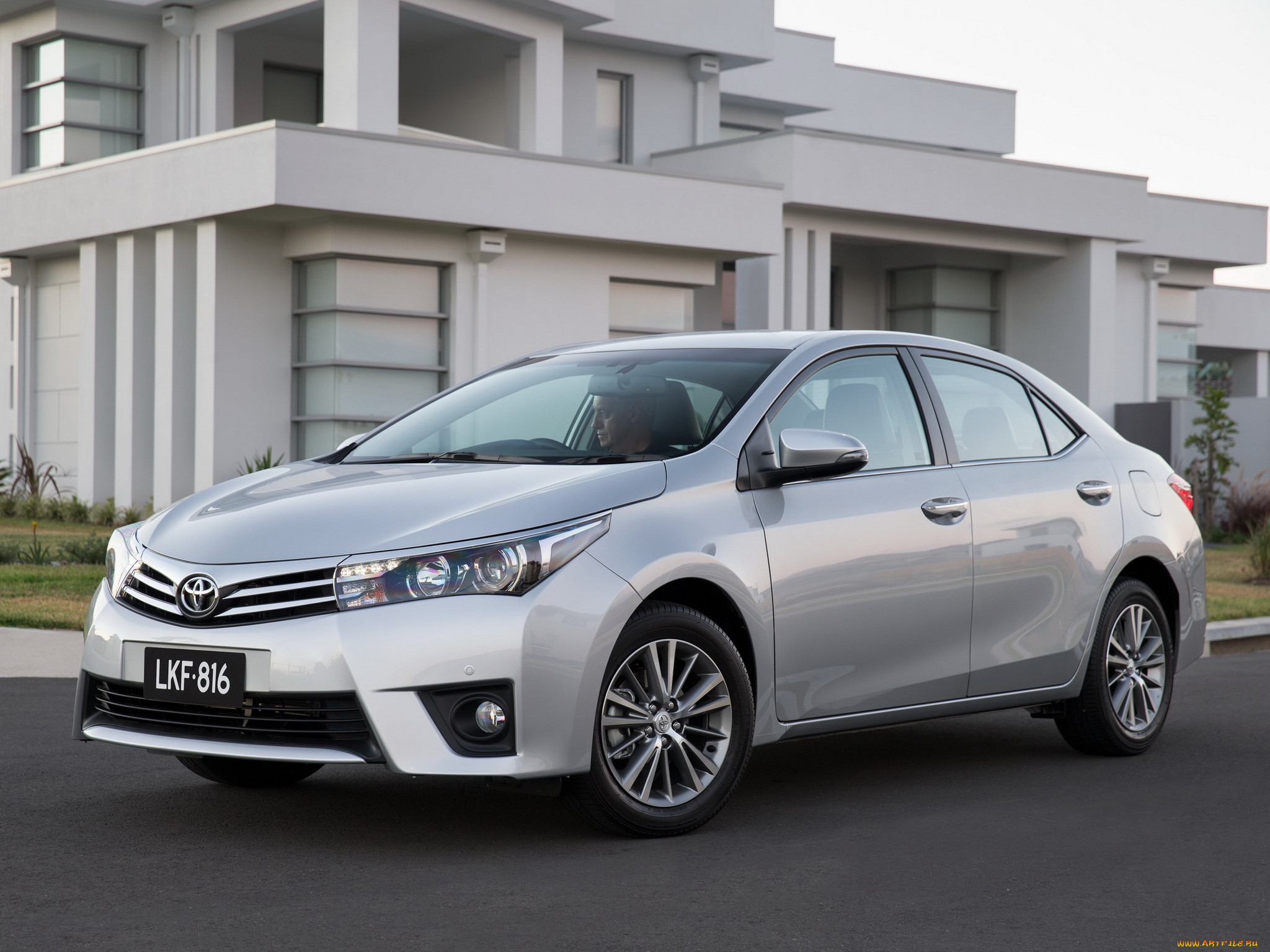 Годы выпуска короллы. Toyota Corolla 2014. Toyota Corolla 2013. Тойота Королла 2015. Toyota Corolla sedan.